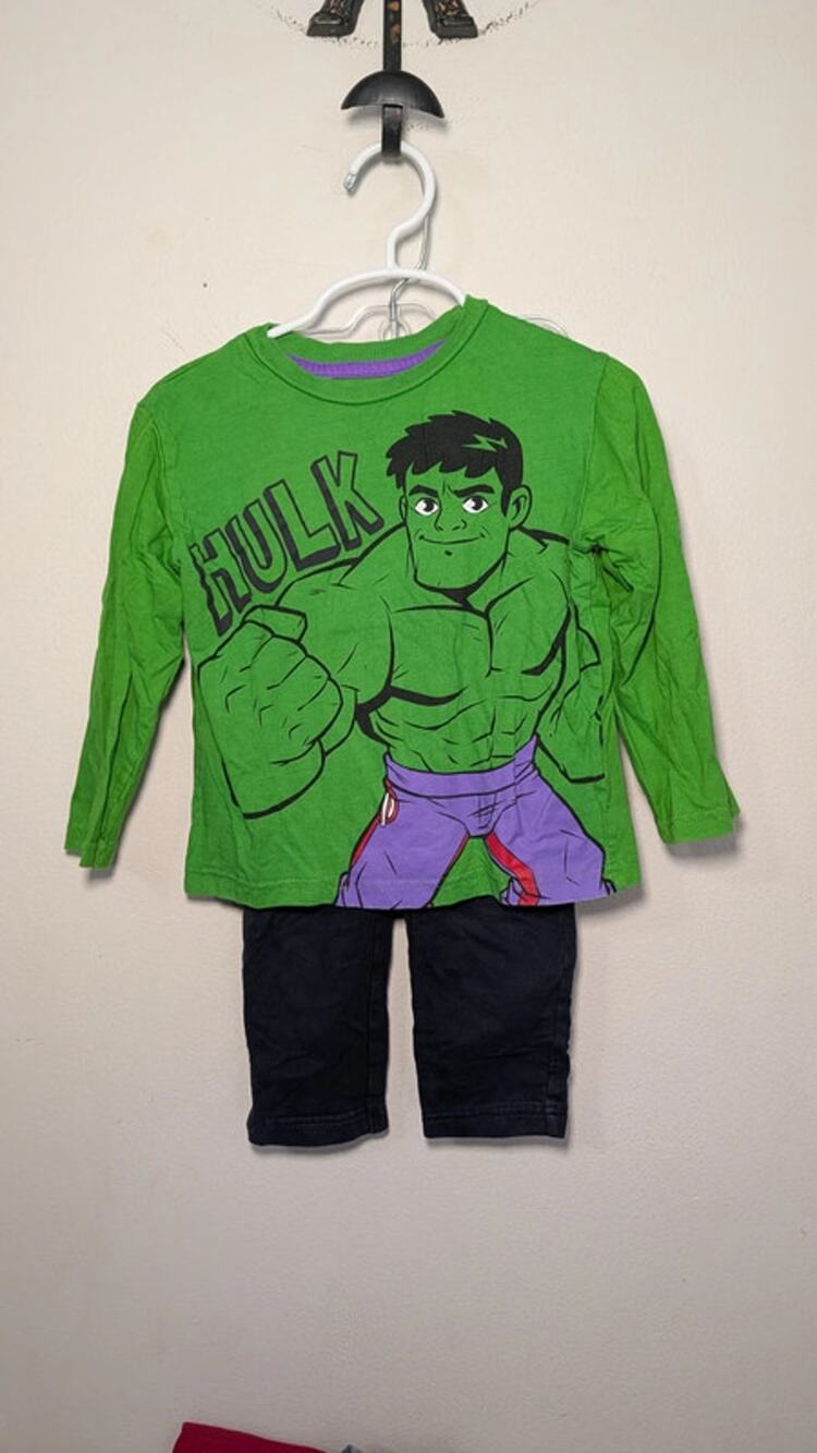 Boys Size 2T Outfit - Green Marvel Hulk Shirt + Blue Oshkosh Sweatpants